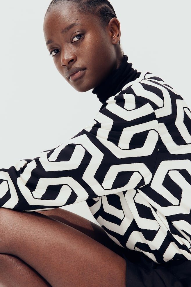 Твиловая блузка H&M, черный
Твиловая блузка H&M, черный