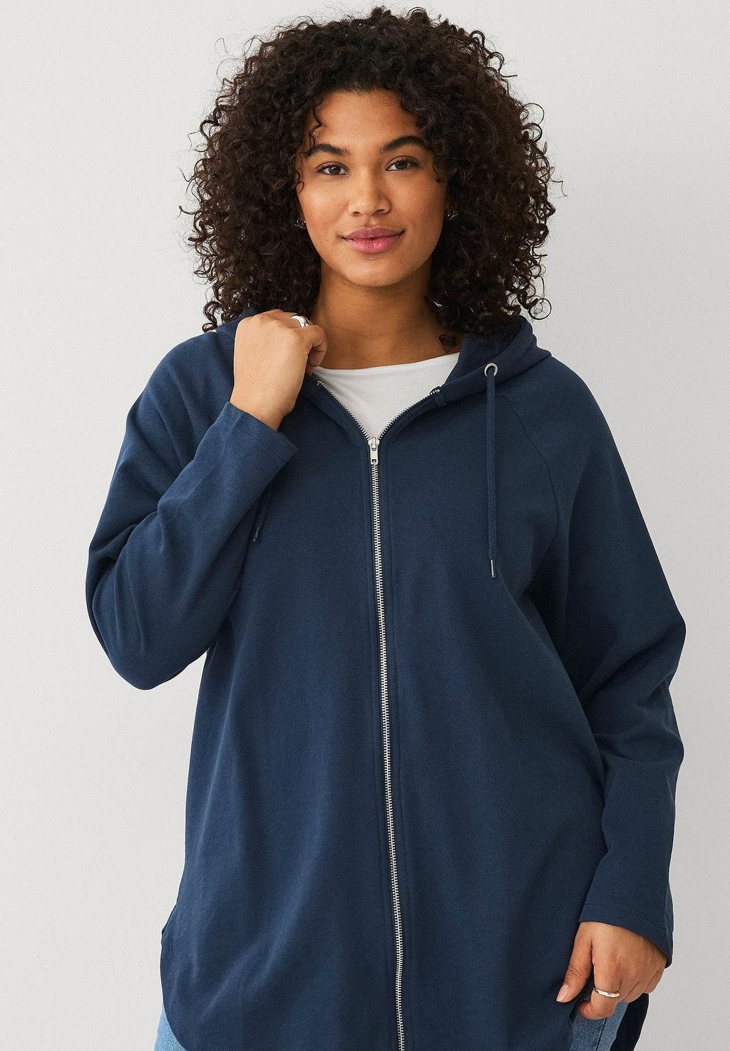 Толстовка на молнии Ellos Plus collection, темно-синий
Толстовка на молнии Ellos Plus collection, темно-синий