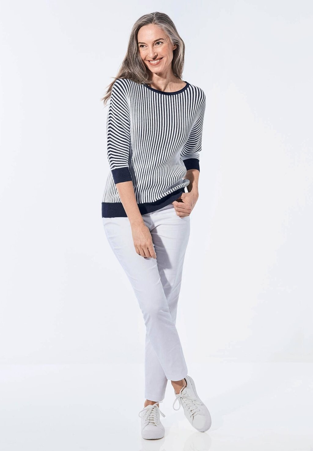 Джемпер MIT FLEDERMAUSÄRMELN GOLDNER, темно-синий
Джемпер MIT FLEDERMAUSÄRMELN GOLDNER, темно-синий