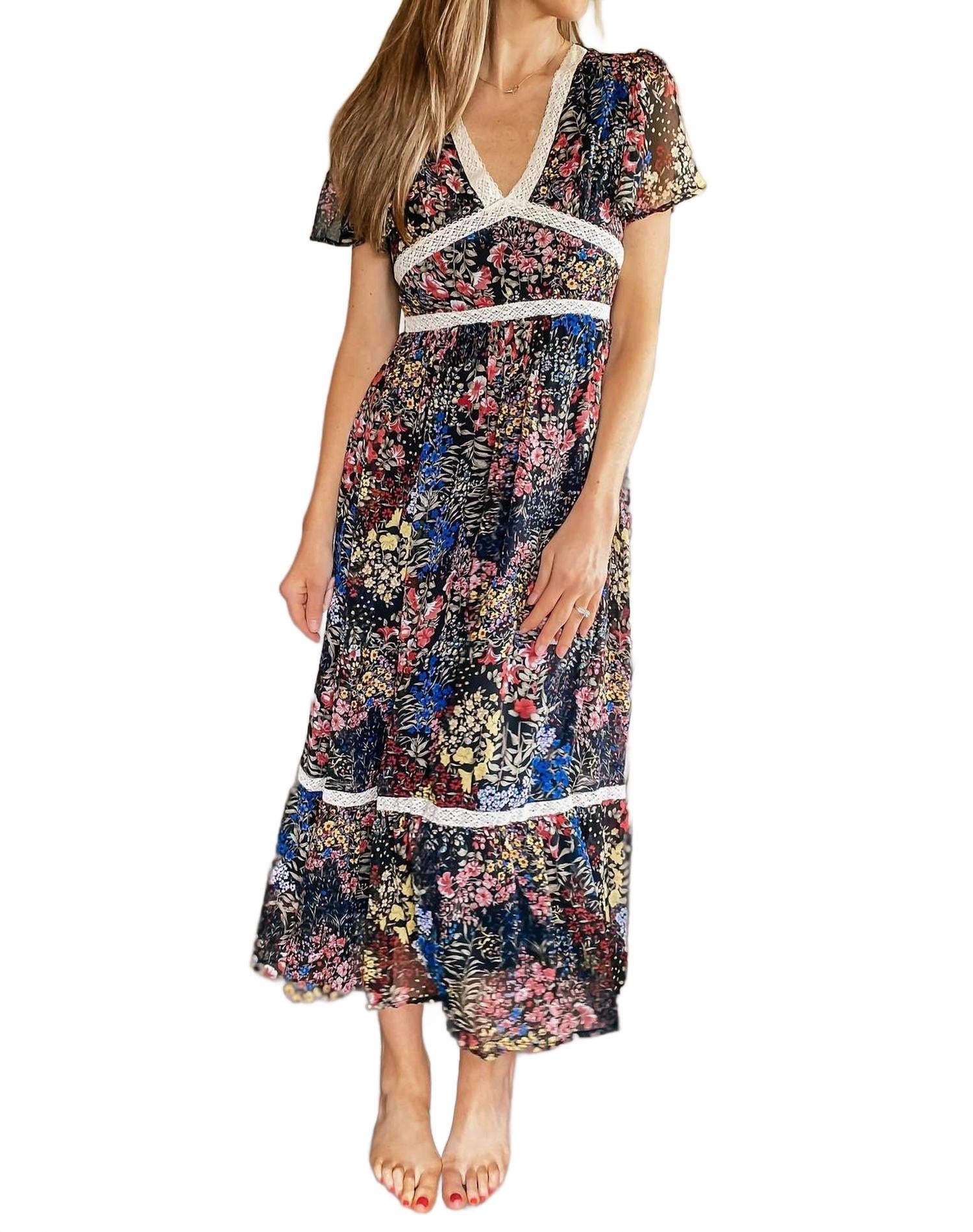 Черное шифоновое миди-платье с ярким цветочным принтом IN-LOOM
Черное шифоновое миди-платье с ярким цветочным принтом IN-LOOM