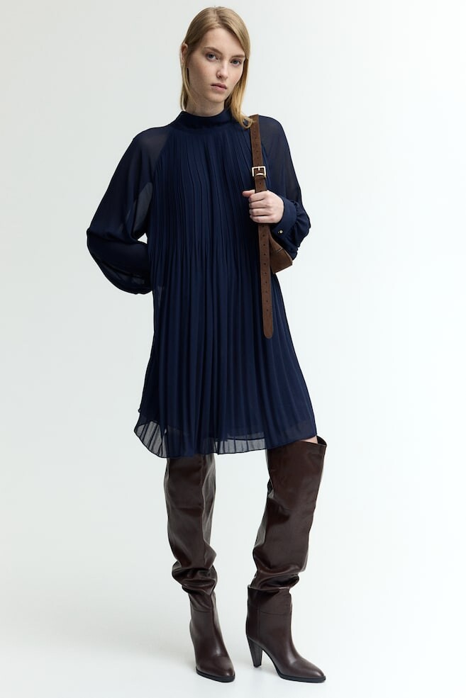 Платье из плиссированного шифона H&M, синий
Платье из плиссированного шифона H&M, синий