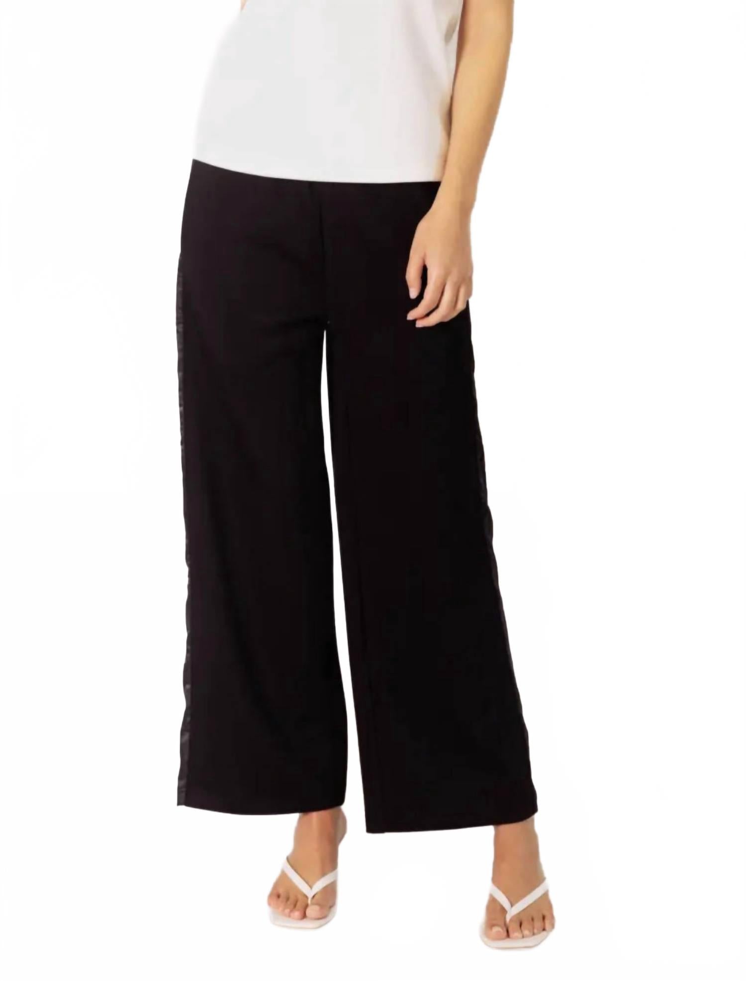 Черные брюки с отделкой в стиле смокинг Before You
Черные брюки с отделкой в стиле смокинг Before You