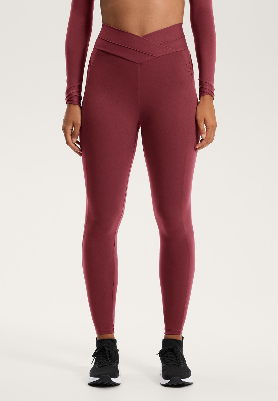 Леггинсы OYSHO COMFORTLUX ANKLE-LENGTH WITH V-WAIST DETAIL, Dark Purple/Berry
Леггинсы OYSHO COMFORTLUX ANKLE-LENGTH WITH V-WAIST DETAIL, Dark Purple/Berry