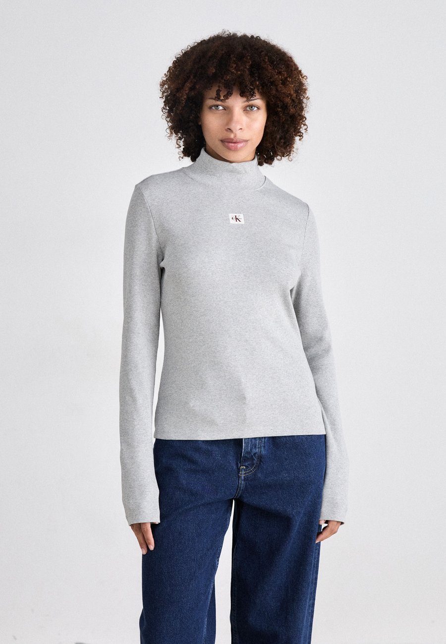 Топ Calvin Klein Jeans LABEL, History Grey Heather/Grey
Топ Calvin Klein Jeans LABEL, History Grey Heather/Grey