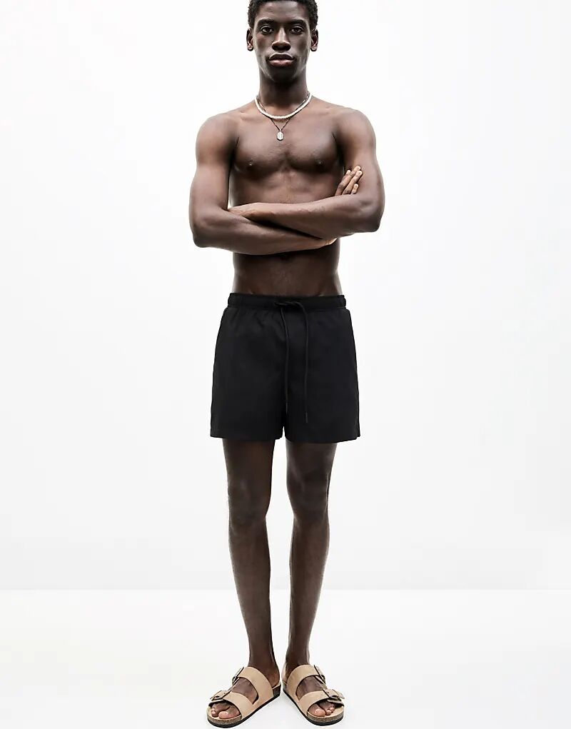 Плавки Pull&Bear из текстурированной ткани черного цвета
Плавки Pull&Bear из текстурированной ткани черного цвета