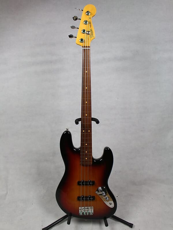 Басс гитара Fender Jaco Pastorius Fretless Jazz Bass 3-Color Sunburst w/ Deluxe Brown Hardshell Case
Басс гитара Fender Jaco Pastorius Fretless Jazz Bass 3-Color Sunburst w/ Deluxe Brown Hardshell Case