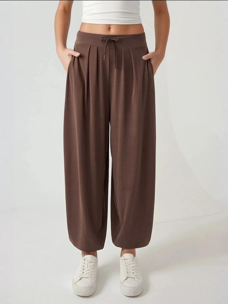 Зауженные брюки со складками спереди Hiccup, коричневый
Зауженные брюки со складками спереди Hiccup, коричневый