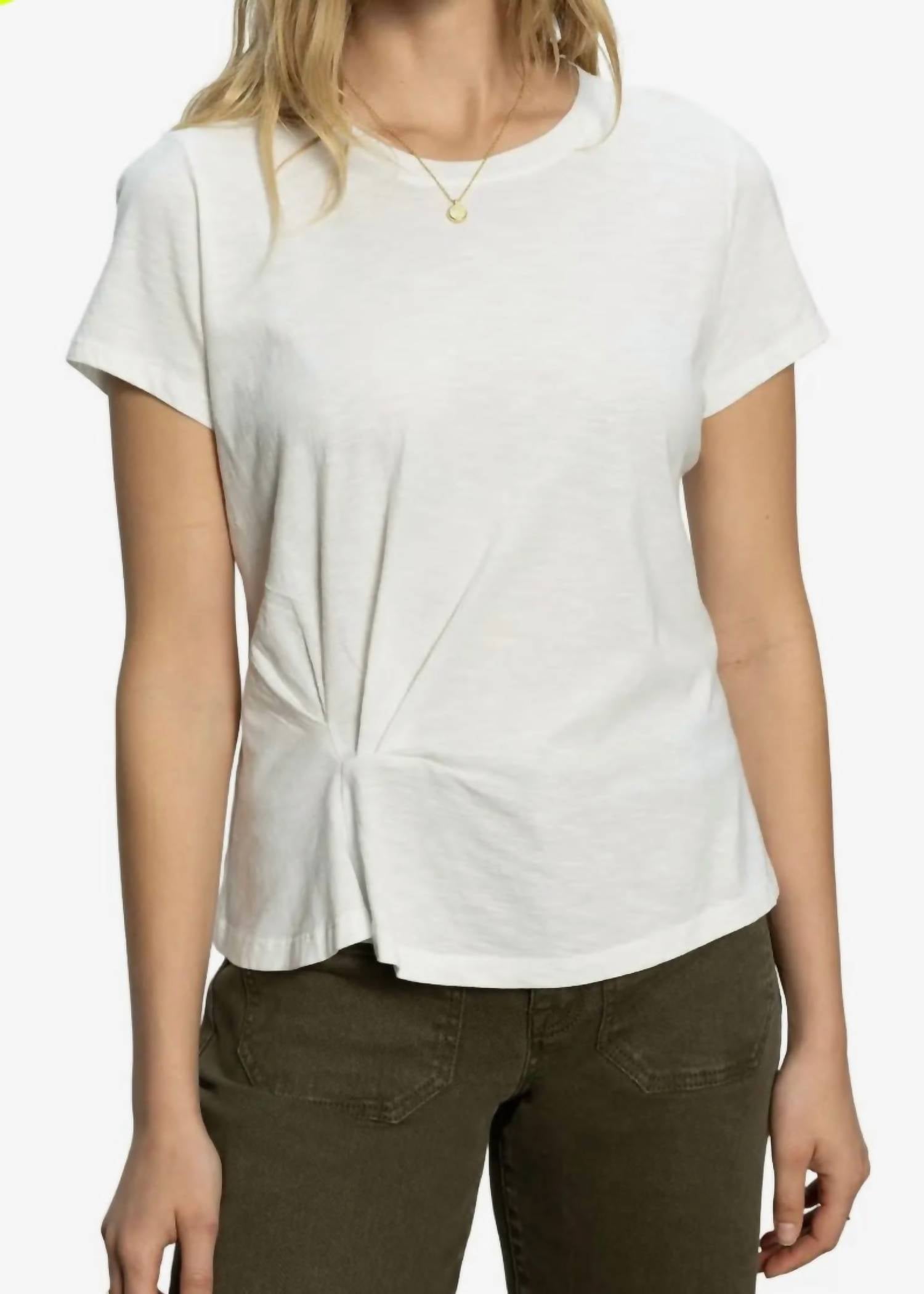 Футболка с крученым передом и круглым вырезом в белом цвете Sanctuary 
Футболка с крученым передом и круглым вырезом в белом цвете Sanctuary