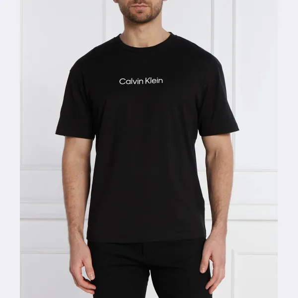 Удобная футболка Calvin Klein, черный
Удобная футболка Calvin Klein, черный