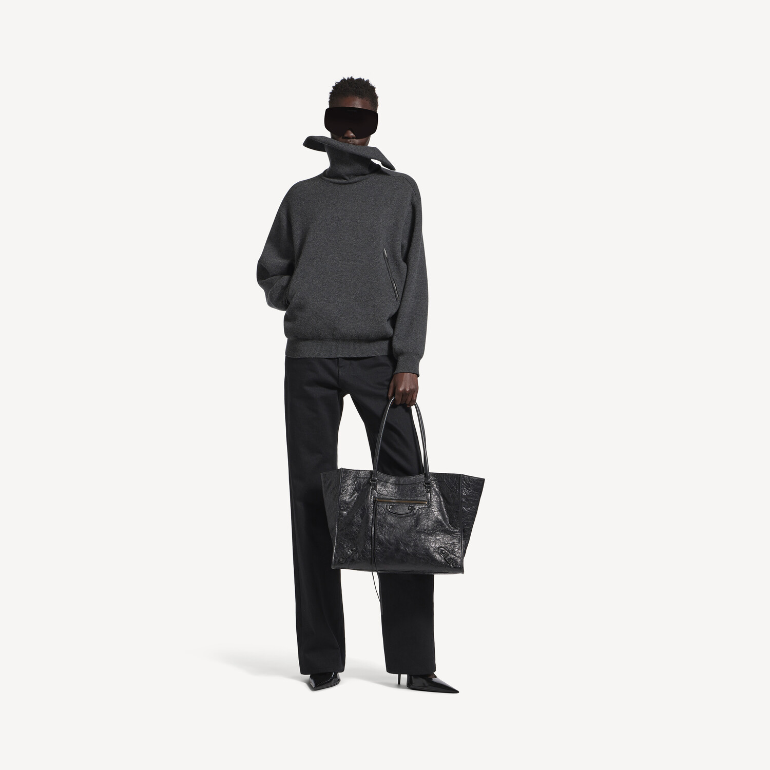 Женский свитер с высоким воротником, надетый задом наперед, темно-серый меланж BALENCIAGA, темно-серый меланж
Женский свитер с высоким воротником, надетый задом наперед, темно-серый меланж BALENCIAGA, темно-серый меланж