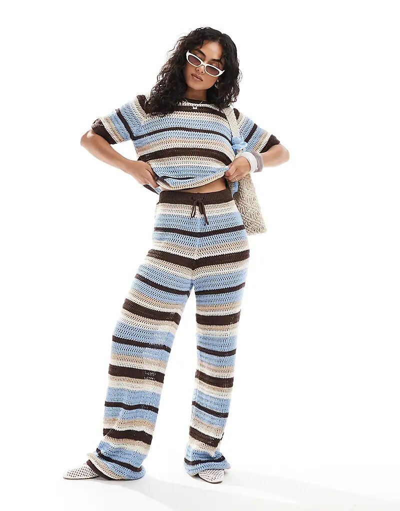 Широкие брюки крючком ASOS DESIGN в сине-коричневую полоску
Широкие брюки крючком ASOS DESIGN в сине-коричневую полоску