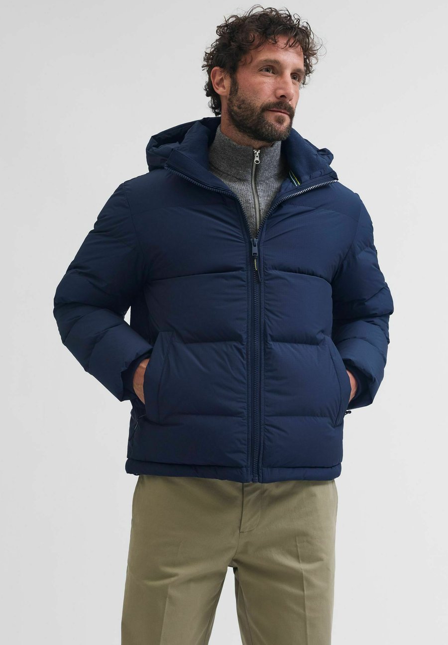Куртка Portland Outerwear Co. DOWN PUFFER, Sky Captain/Dark Blue
Куртка Portland Outerwear Co. DOWN PUFFER, Sky Captain/Dark Blue