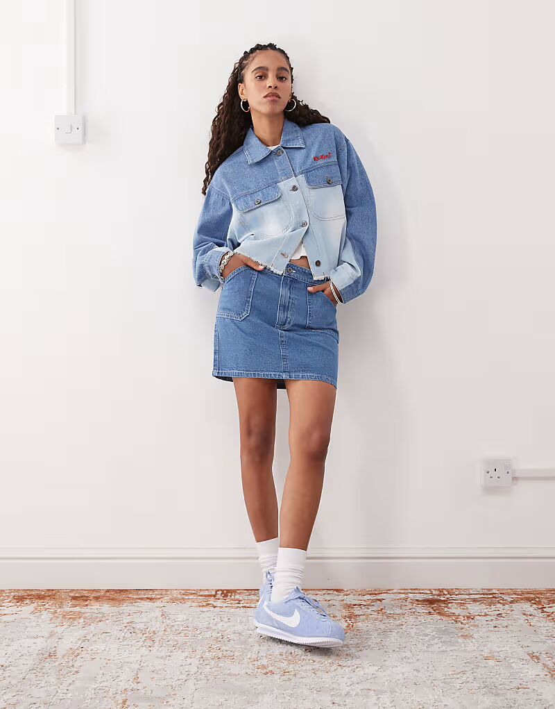 Джинсовая куртка Kickers в стиле вестерн свободного кроя из контрастного денима
Джинсовая куртка Kickers в стиле вестерн свободного кроя из контрастного денима