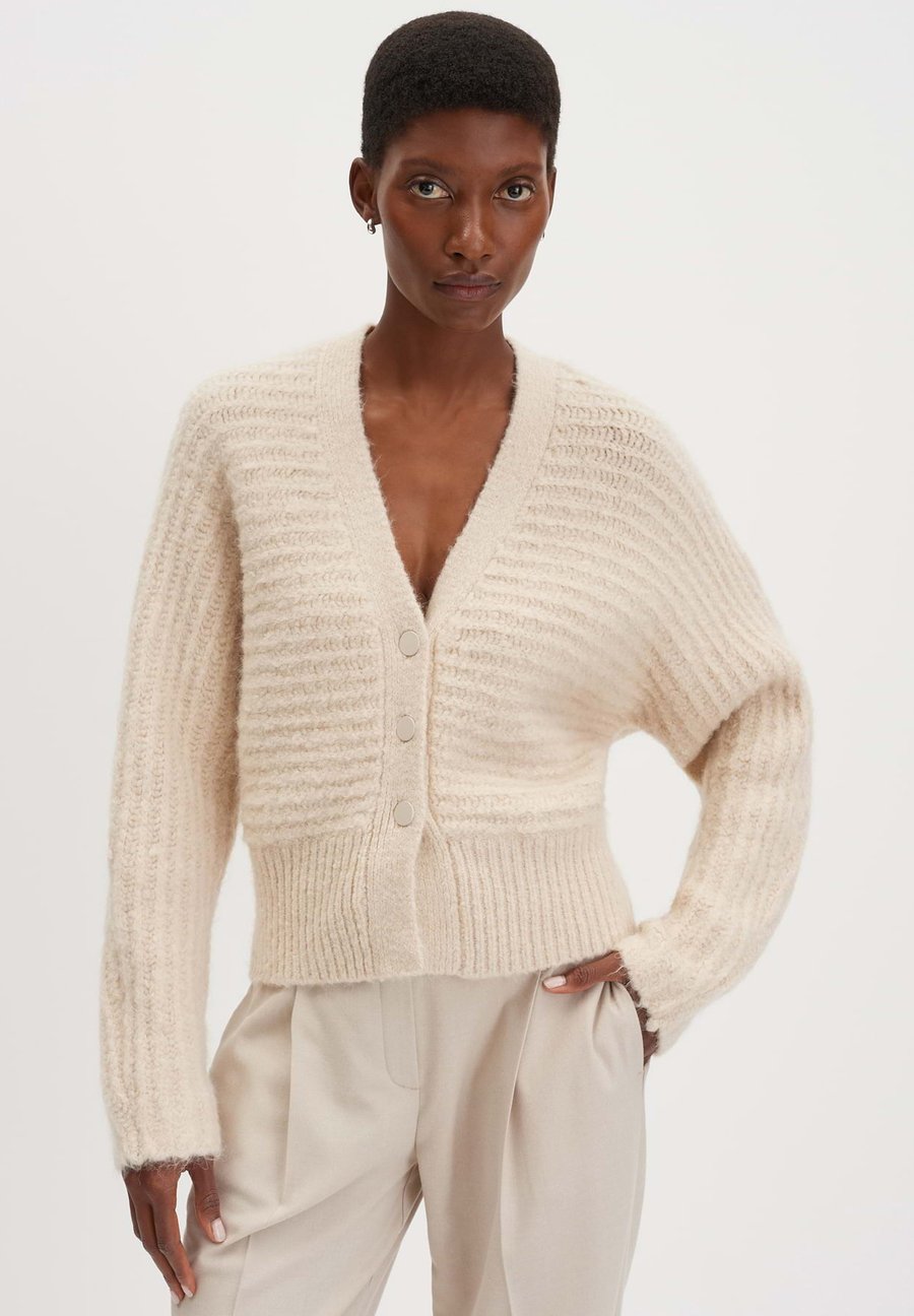 Кардиган someday. RIBBED V NECK REGULAR FIT, Mellow Mélange/Beige
Кардиган someday. RIBBED V NECK REGULAR FIT, Mellow Mélange/Beige