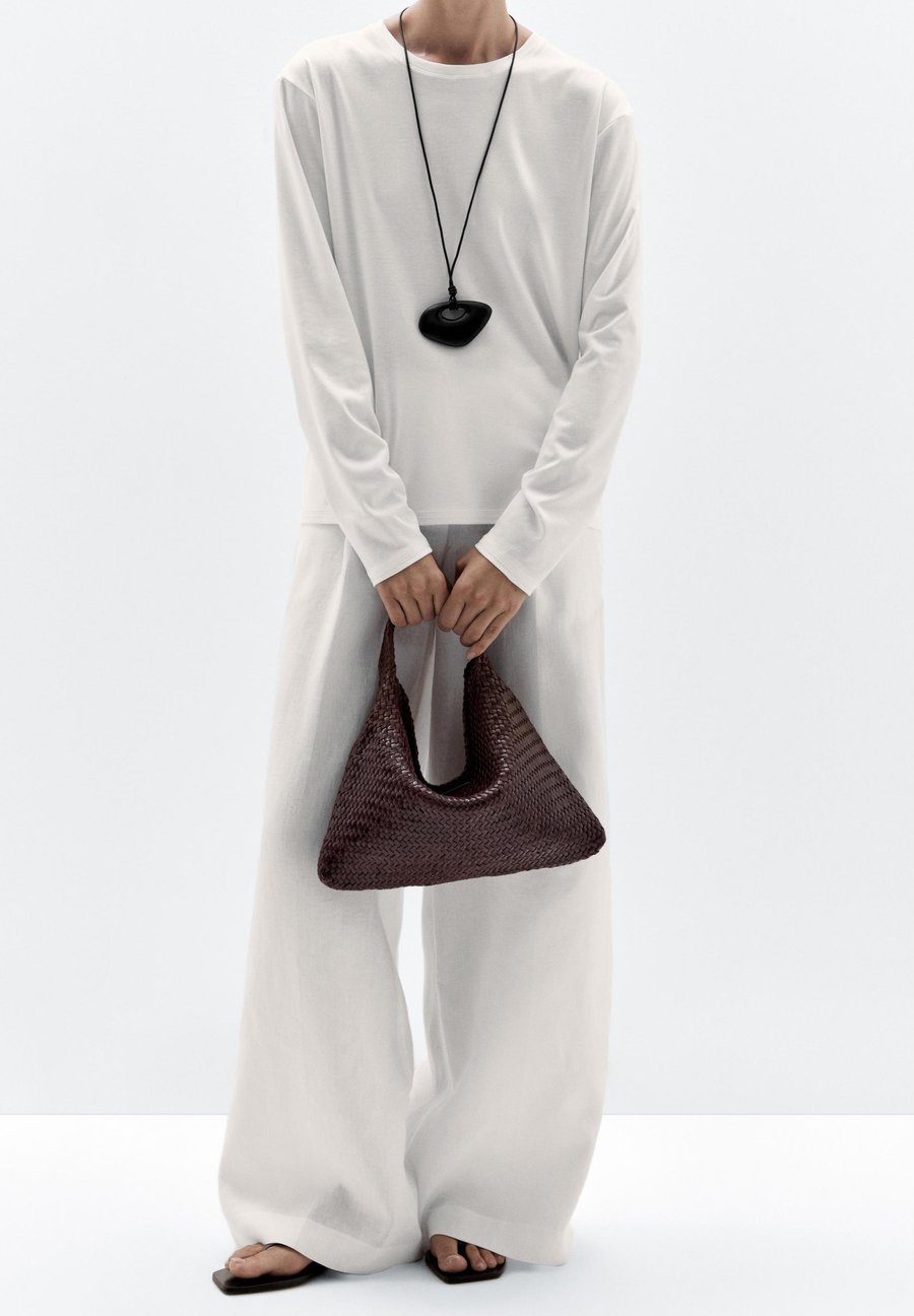 Сумка Massimo Dutti MIT ZWEIFARBIGEM DETAIL , Bordeaux
Сумка Massimo Dutti MIT ZWEIFARBIGEM DETAIL , Bordeaux