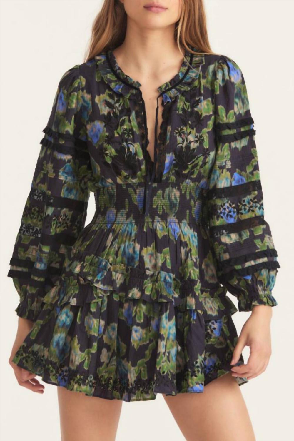 Платье Clarkie в темно-синем цвете LoveShackFancy
Платье Clarkie в темно-синем цвете LoveShackFancy