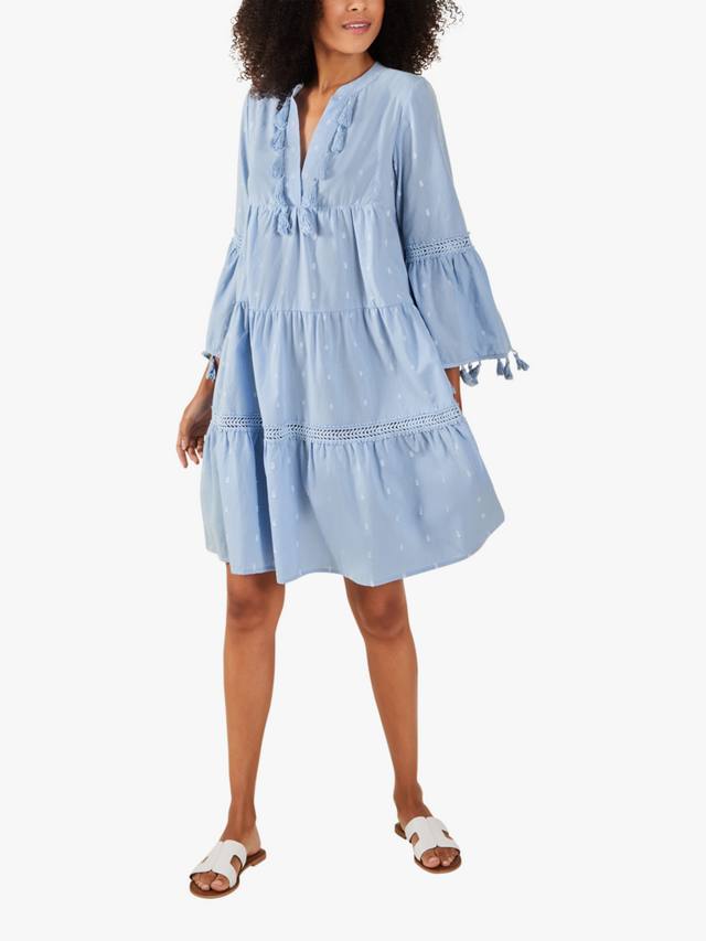 Многоуровневое мини-платье с кисточками на рукавах-флейте от добби Accessorize, синий
Многоуровневое мини-платье с кисточками на рукавах-флейте от добби Accessorize, синий
