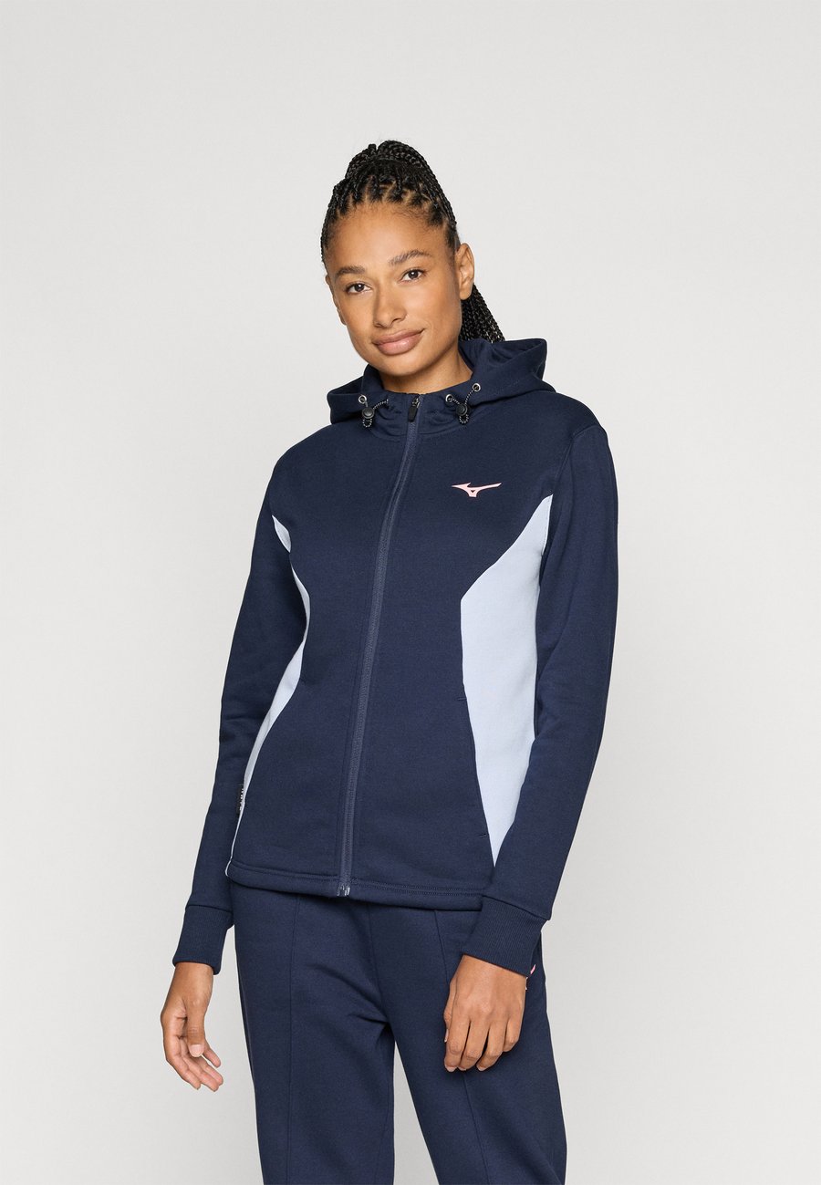 Толстовка Mizuno ATHLETICS JACKET, Baritone Blue/Icelandic Blue/Blue
Толстовка Mizuno ATHLETICS JACKET, Baritone Blue/Icelandic Blue/Blue