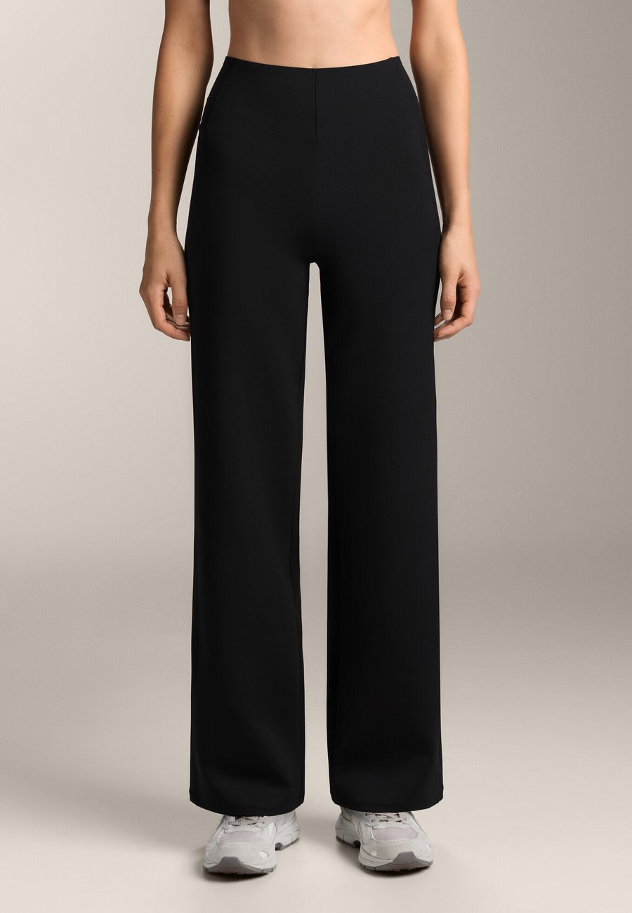 Брюки OYSHO NEOPRENE-EFFECT STRAIGHT-LEG, Black
Брюки OYSHO NEOPRENE-EFFECT STRAIGHT-LEG, Black