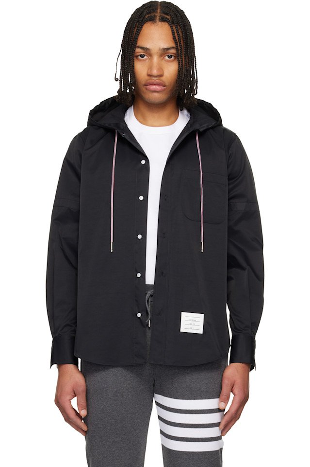 Нейлоновая рубашка с капюшоном и нарукавной повязкой Thom Browne, черный
Нейлоновая рубашка с капюшоном и нарукавной повязкой Thom Browne, черный