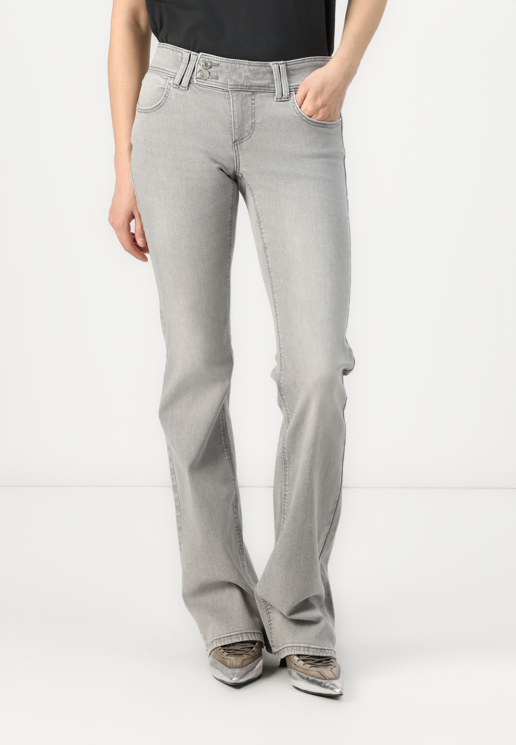 Расклешенные джинсы ONLBLUSH ONLY, деним
Расклешенные джинсы ONLBLUSH ONLY, деним