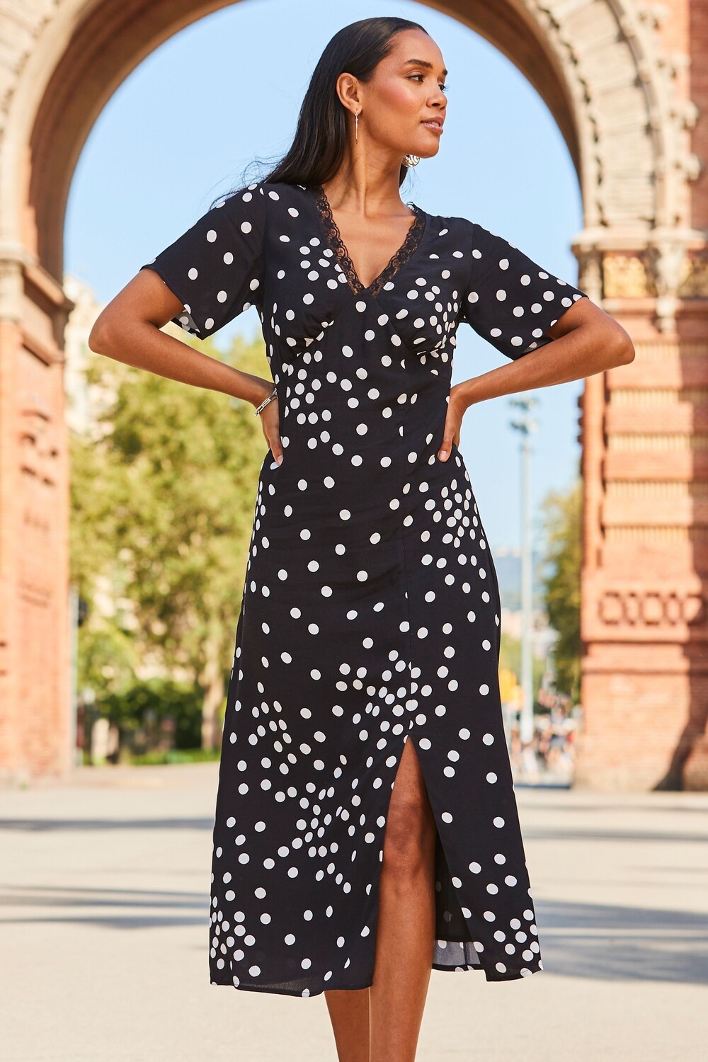 Кружевное платье с приталенным верхом и расклешенным низом Sosandar, белый
Кружевное платье с приталенным верхом и расклешенным низом Sosandar, белый