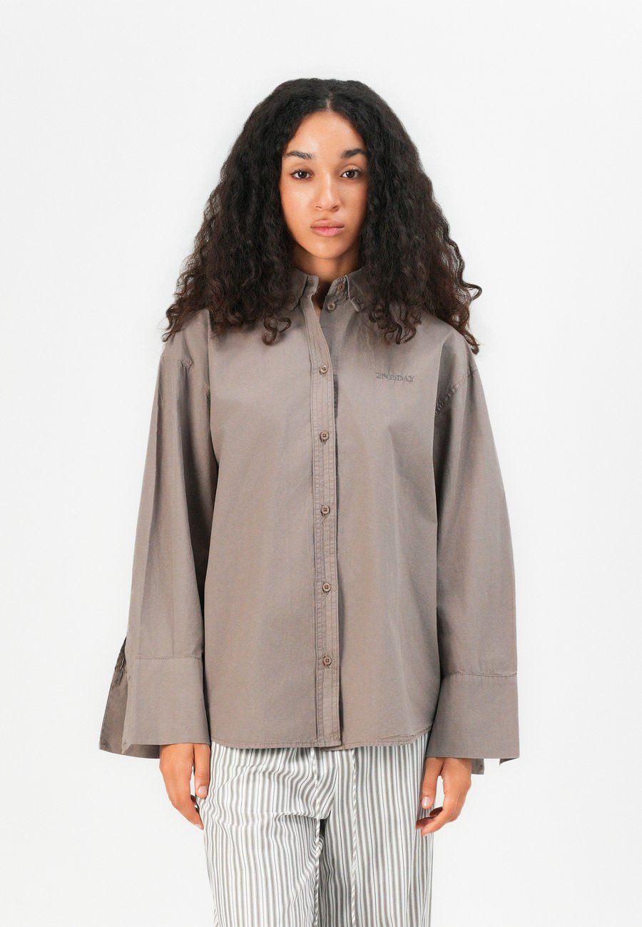 Блуза 2nd Day CLAROME FINE CRISPY POPLIN, Walnut/Brown
Блуза 2nd Day CLAROME FINE CRISPY POPLIN, Walnut/Brown