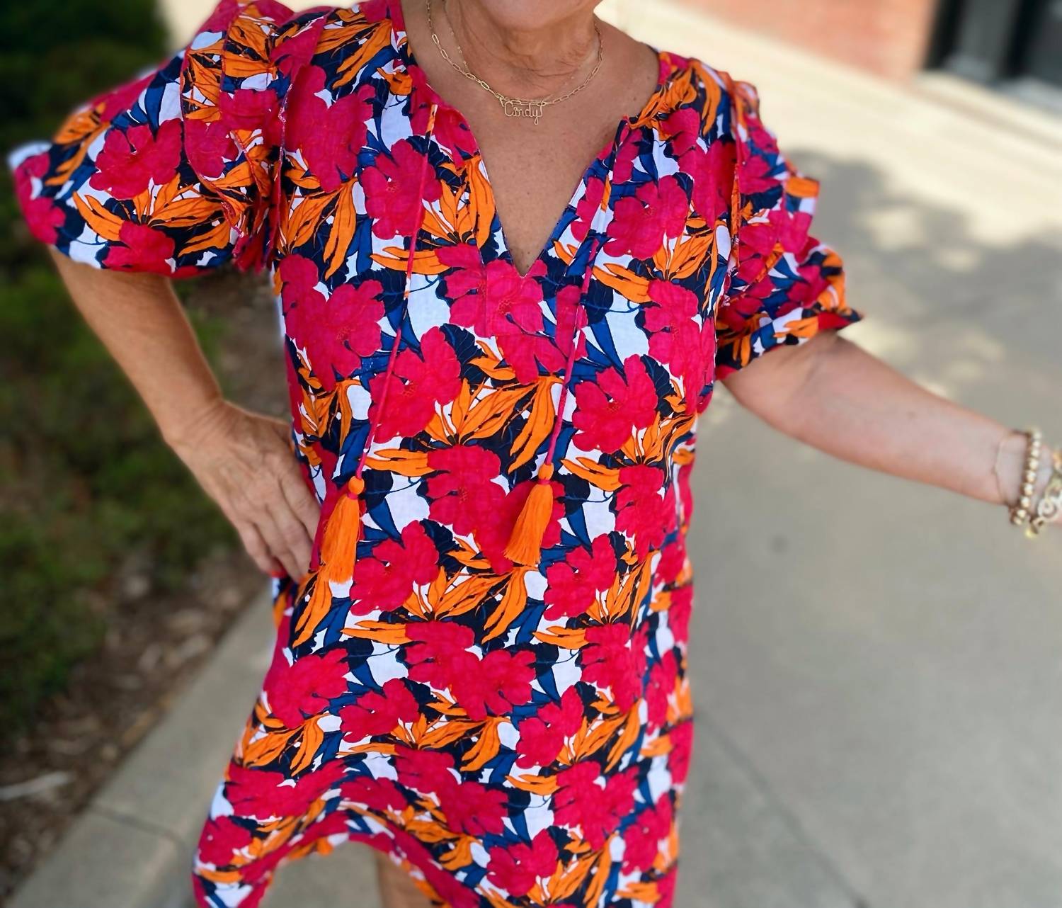 Платье с рюшами на плечах в красно-многоцветном оттенке Ivy Jane
Платье с рюшами на плечах в красно-многоцветном оттенке Ivy Jane