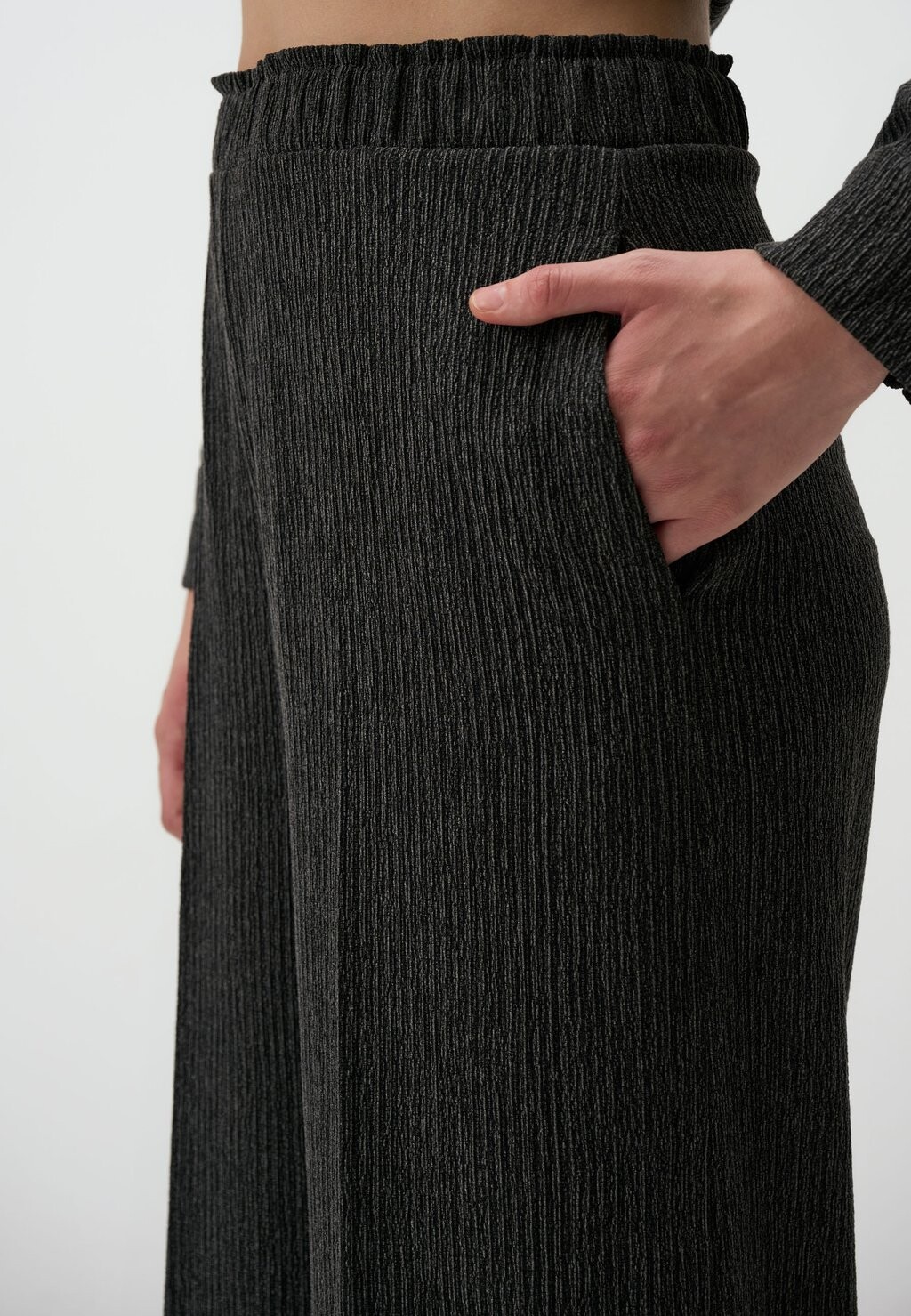 Брюки TEXTURED COMFORT WIDE-LEG Jimmy Key, серый
Брюки TEXTURED COMFORT WIDE-LEG Jimmy Key, серый