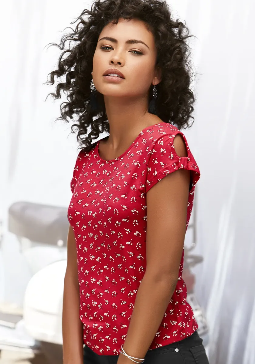 Футболка LASCANA с небольшим вырезом на рукаве, красный
Футболка LASCANA с небольшим вырезом на рукаве, красный