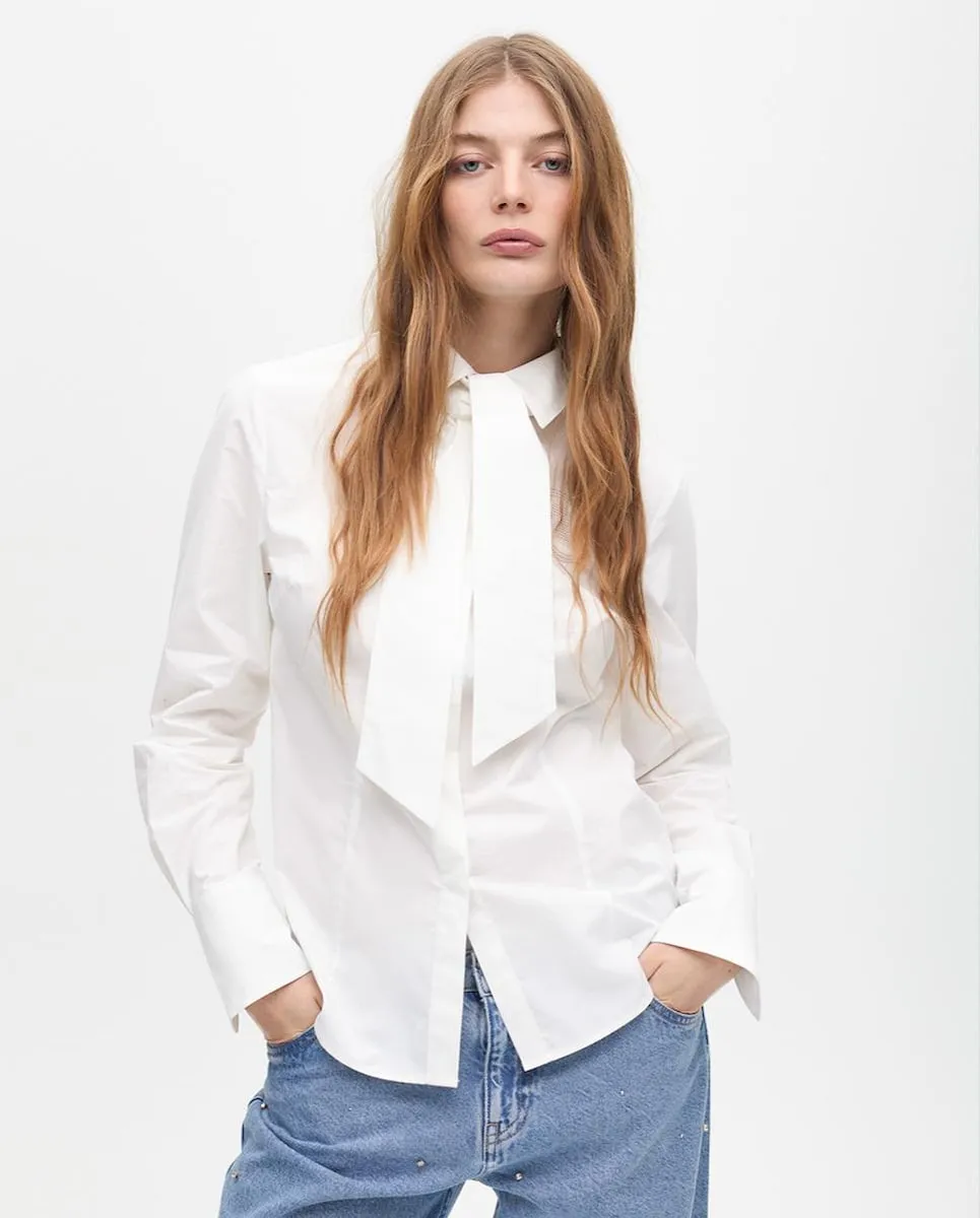 Женская приталенная блузка со съемной завязкой Lola Casademunt, белый
Женская приталенная блузка со съемной завязкой Lola Casademunt, белый