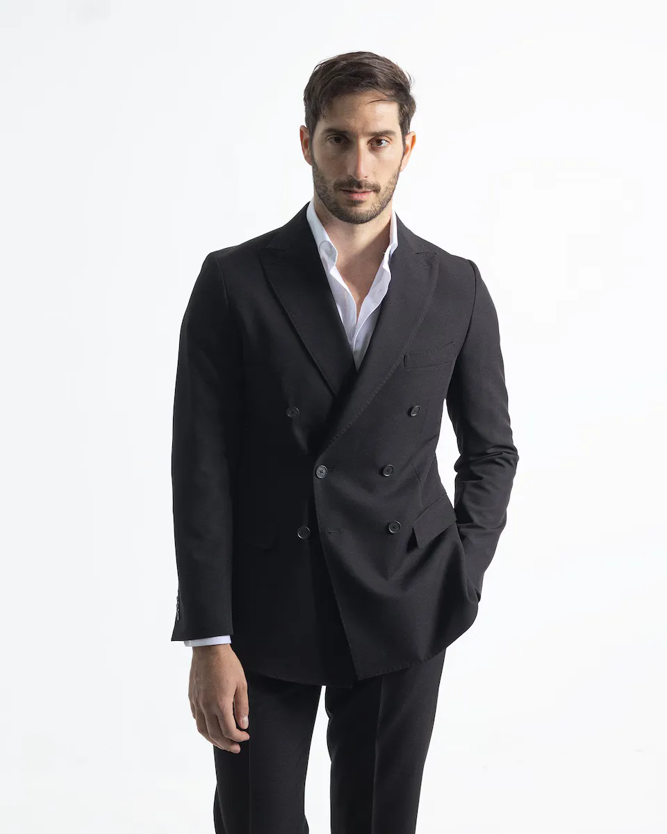 Мужской черный двубортный пиджак из нежелезной ткани PuroEgo
Мужской черный двубортный пиджак из нежелезной ткани PuroEgo