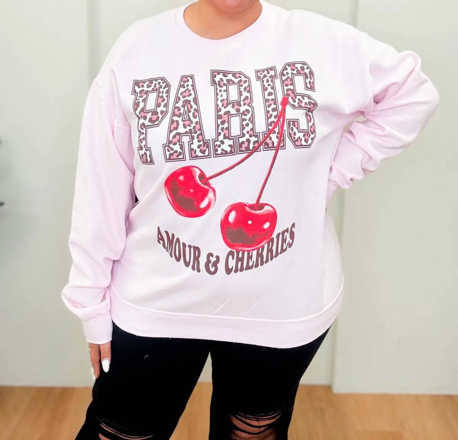 SWEET CLAIRE Свитшот Paris, Amour & Cherries светло-розового цвета
SWEET CLAIRE Свитшот Paris, Amour & Cherries светло-розового цвета