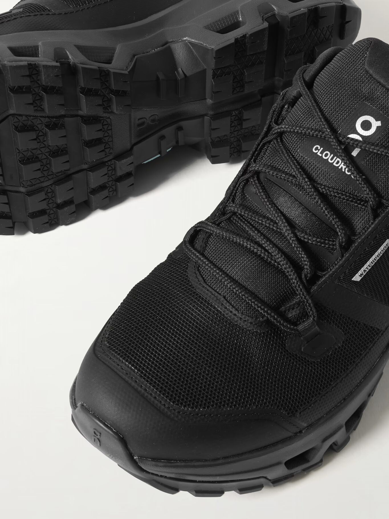 Кроссовки Cloudrock Mesh Trail с резиновой отделкой ON, черный
Кроссовки Cloudrock Mesh Trail с резиновой отделкой ON, черный