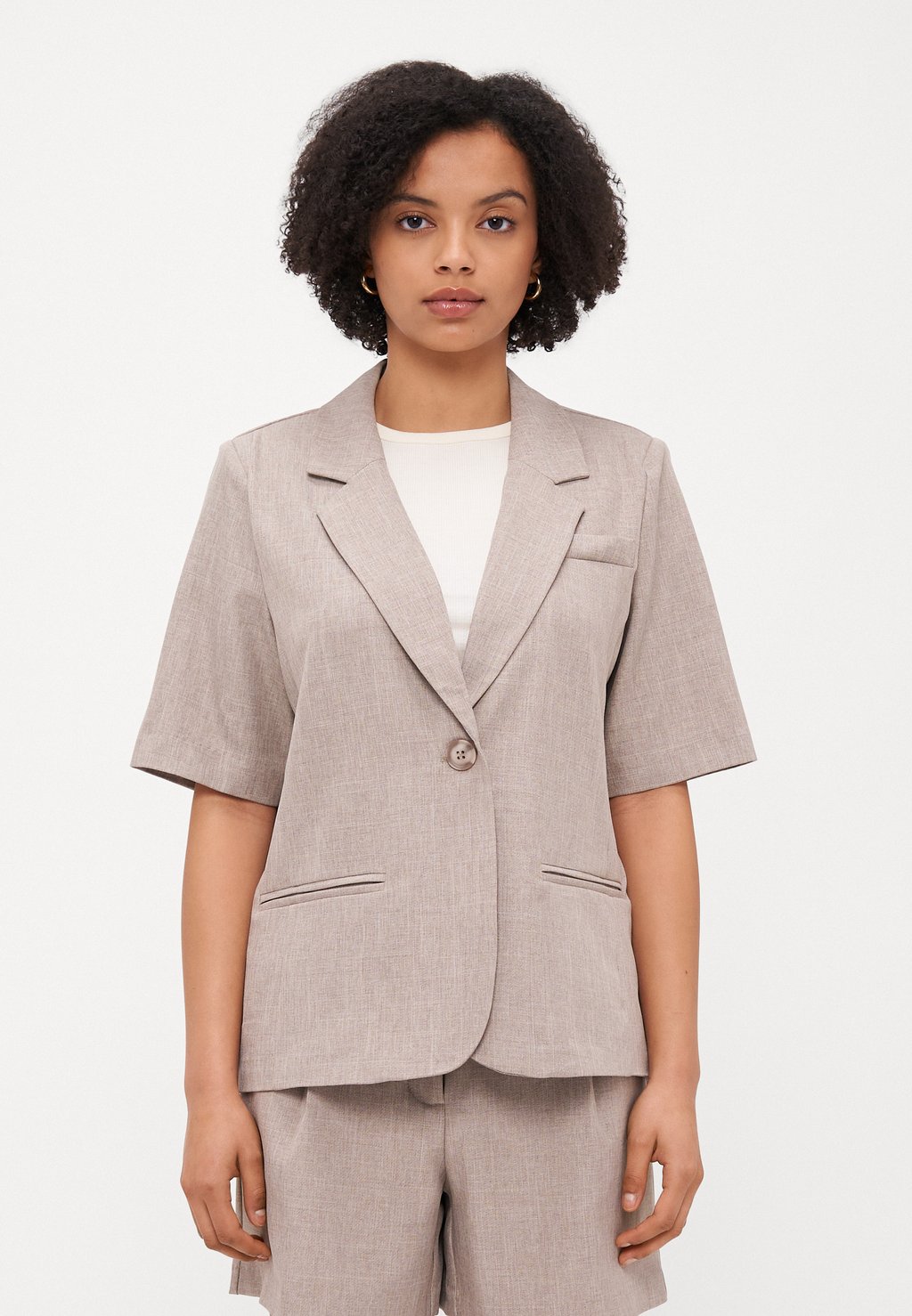 Блейзер ONLLINDA LIFE ONLY Petite, светло-коричневый
Блейзер ONLLINDA LIFE ONLY Petite, светло-коричневый