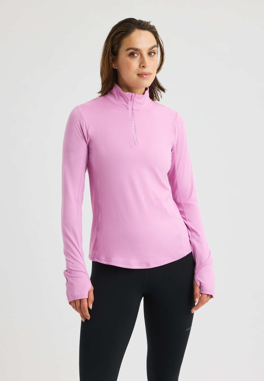 Топ Röhnisch LAYERING HALF ZIP LS, Smoky Grape/Lilac
Топ Röhnisch LAYERING HALF ZIP LS, Smoky Grape/Lilac