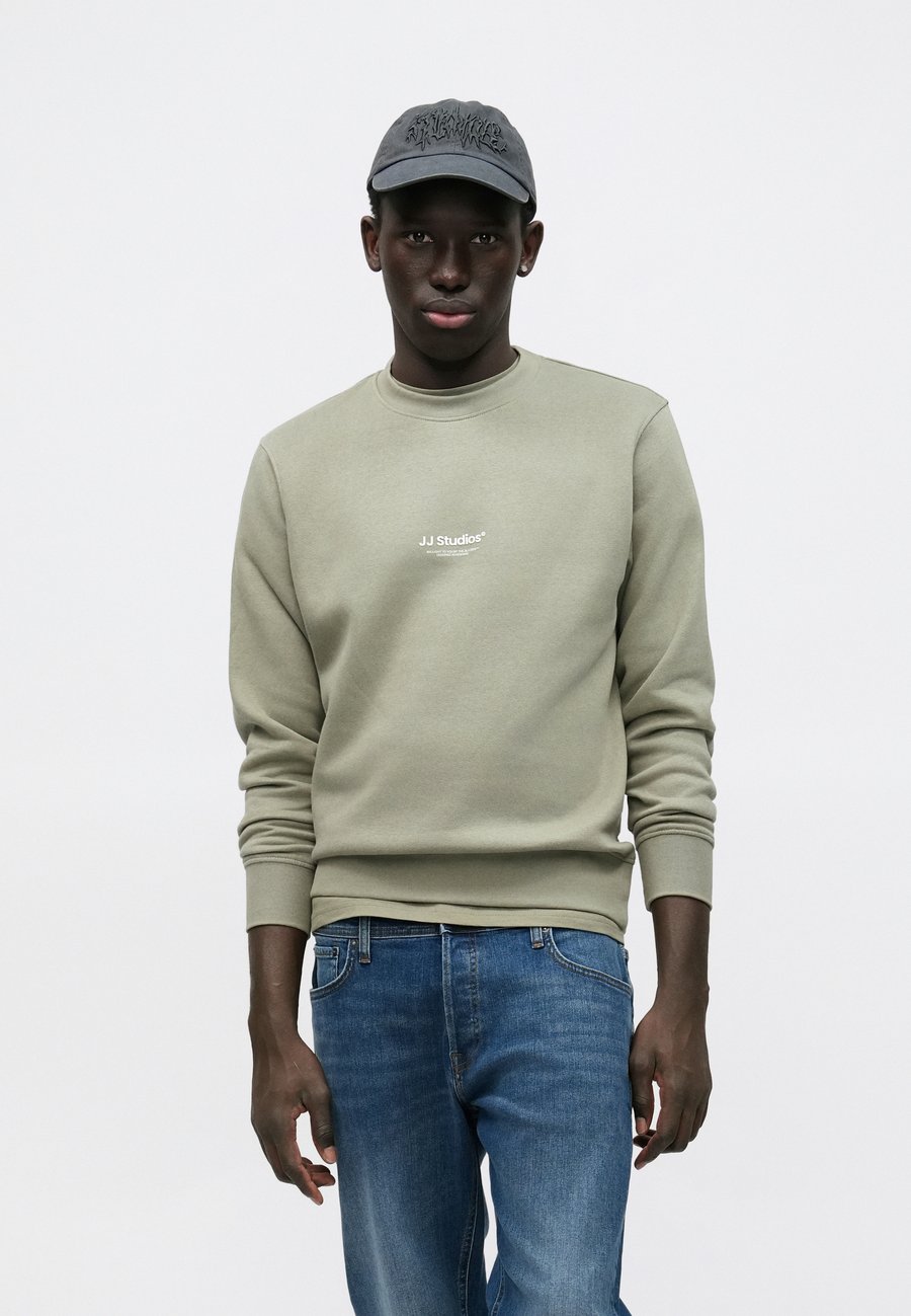 Толстовка Jack & Jones JJESOHO CREW NECK, Vetiver/Olive, Хаки, Толстовка Jack & Jones JJESOHO CREW NECK, Vetiver/Olive
Толстовка Jack & Jones JJESOHO CREW NECK, Vetiver/Olive, Хаки, Толстовка Jack & Jones JJESOHO CREW NECK, Vetiver/Olive
