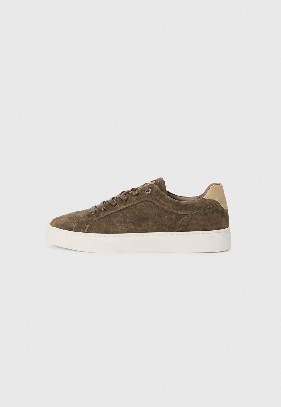 Кроссовки Hackett London HACKNEY DESTINE, Grey/Green/Brown
Кроссовки Hackett London HACKNEY DESTINE, Grey/Green/Brown