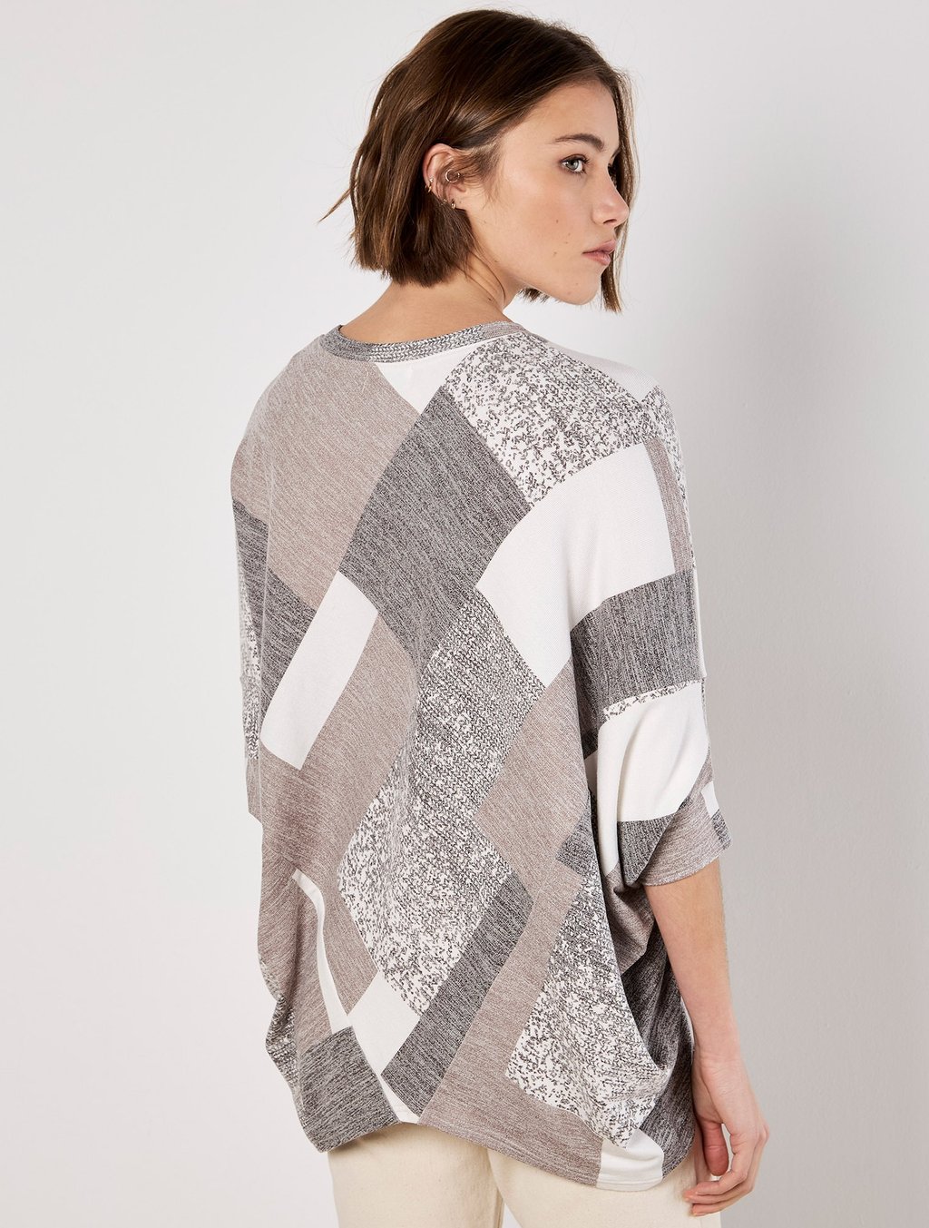 Футболка с принтом BATWING GEOMETRIC Apricot, коричневый
Футболка с принтом BATWING GEOMETRIC Apricot, коричневый