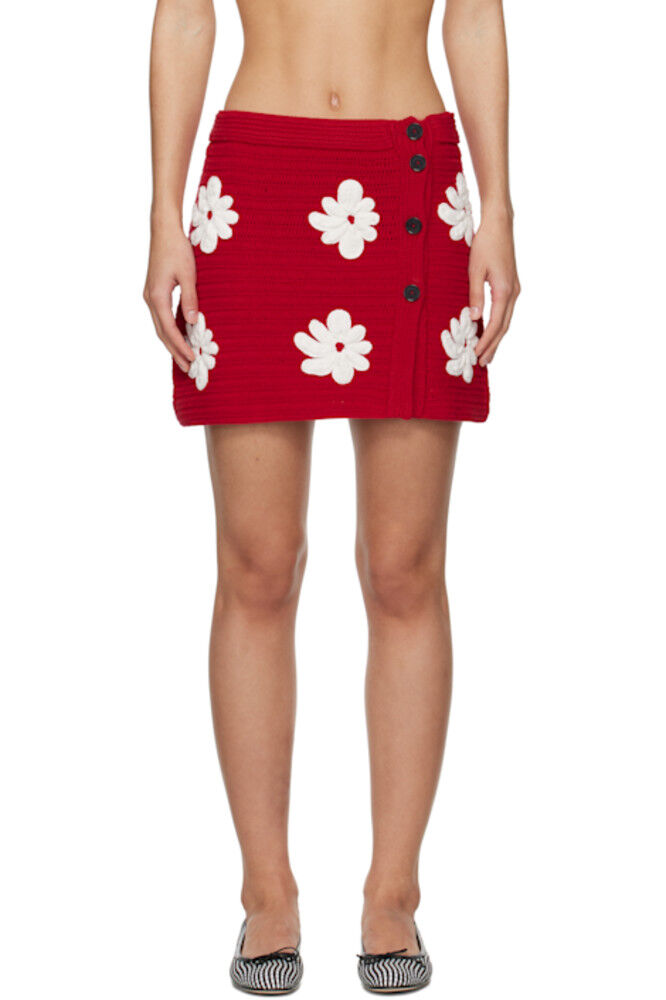 Красная мини-юбка, связанная крючком MSGM
Красная мини-юбка, связанная крючком MSGM