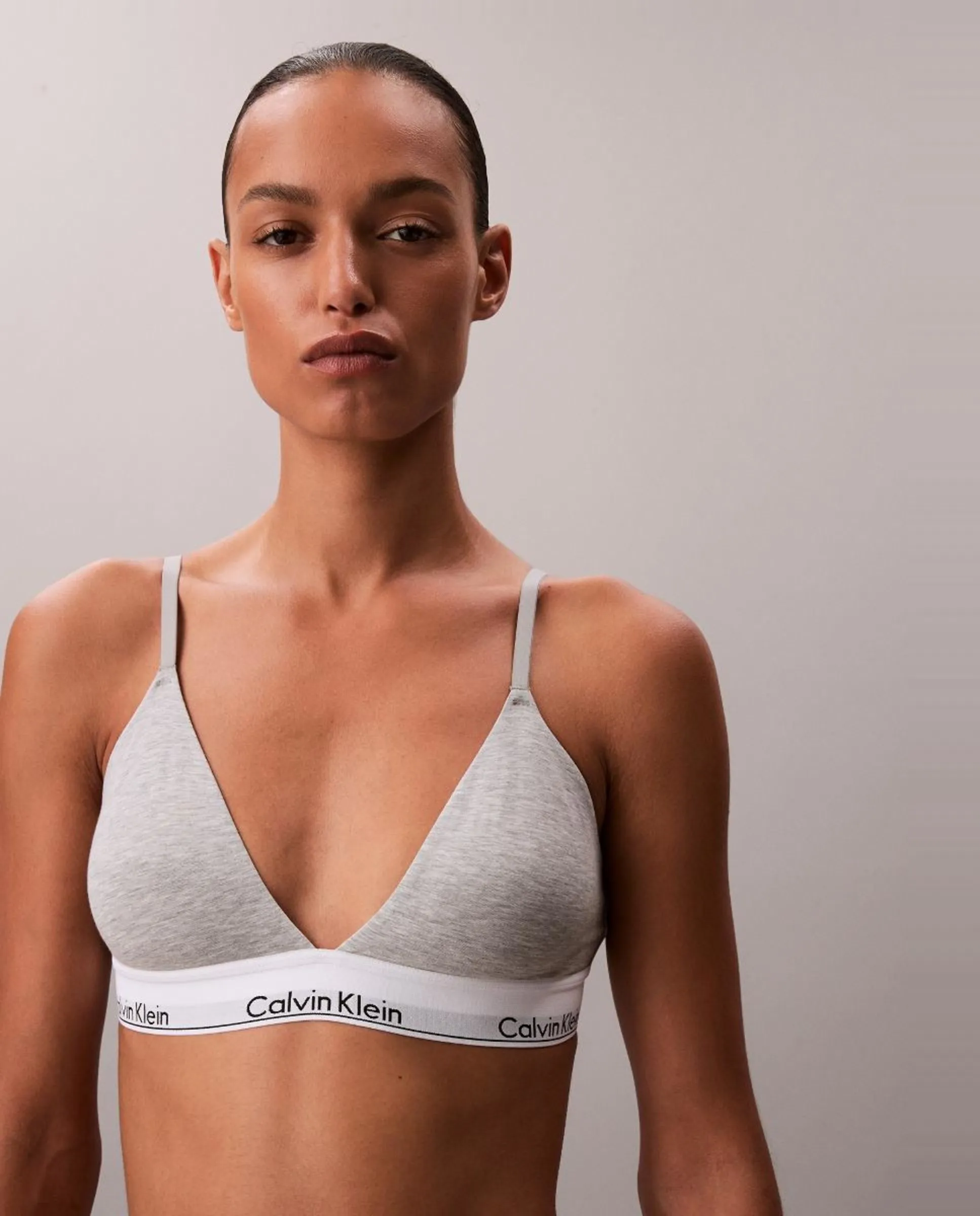 Треугольный бюстгальтер ICON COTTON MODAL Calvin Klein, серый
Треугольный бюстгальтер ICON COTTON MODAL Calvin Klein, серый