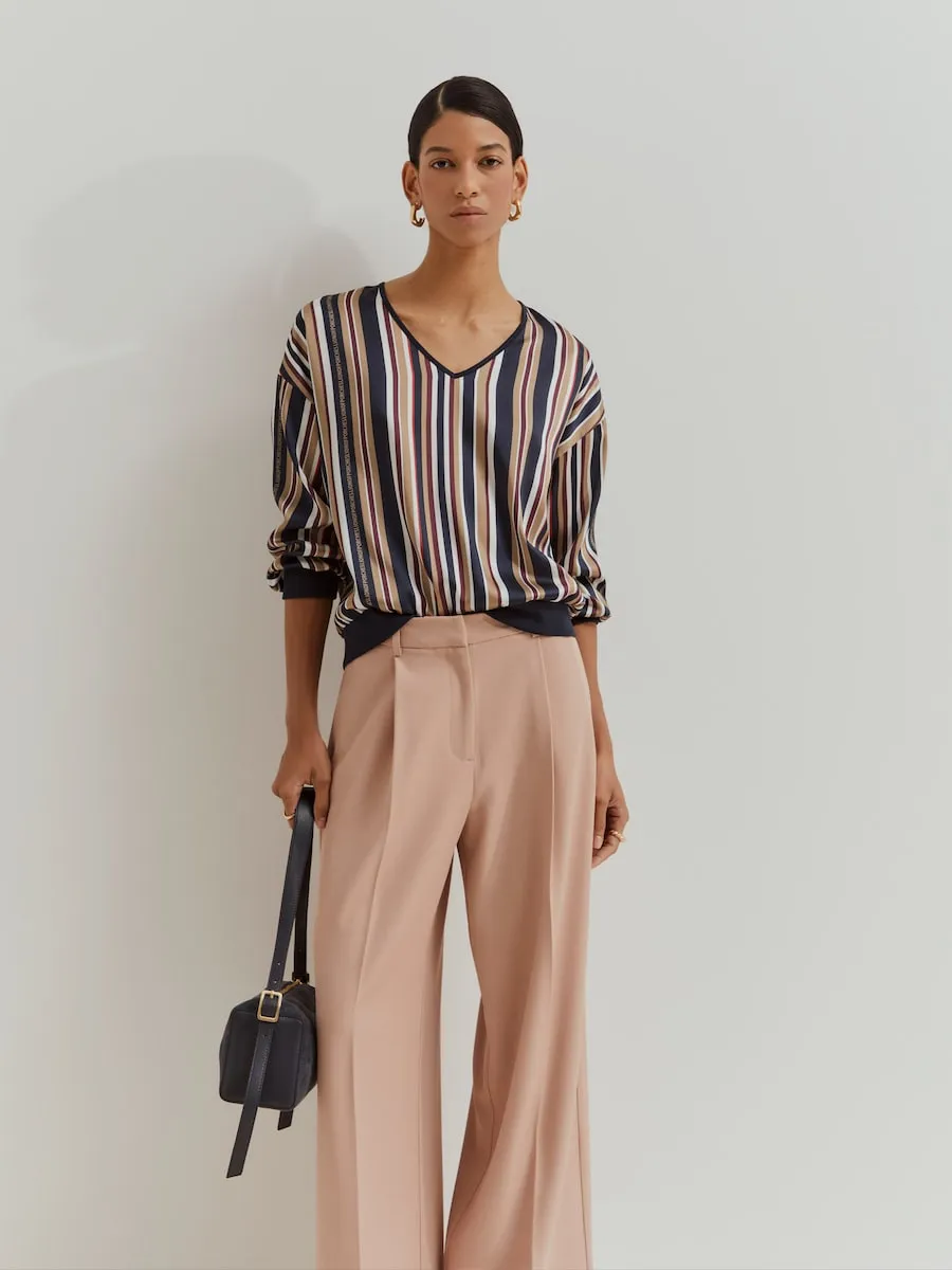 Женская струящаяся блузка в полоску Lion Of Porches, темно-синий
Женская струящаяся блузка в полоску Lion Of Porches, темно-синий