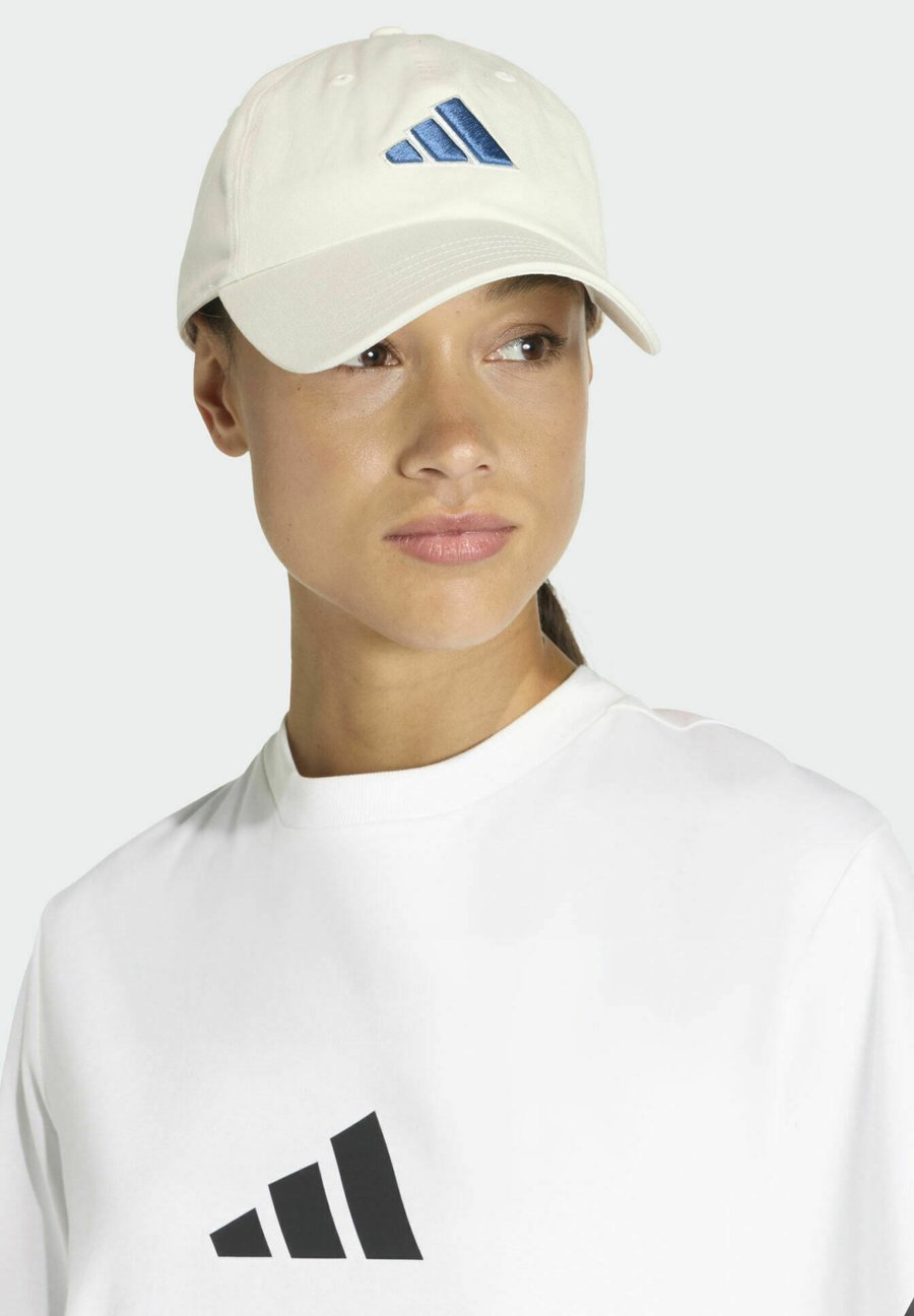 Бейсболка Adidas Performance Cap, Off White/Dusky Petrol/White
Бейсболка Adidas Performance Cap, Off White/Dusky Petrol/White