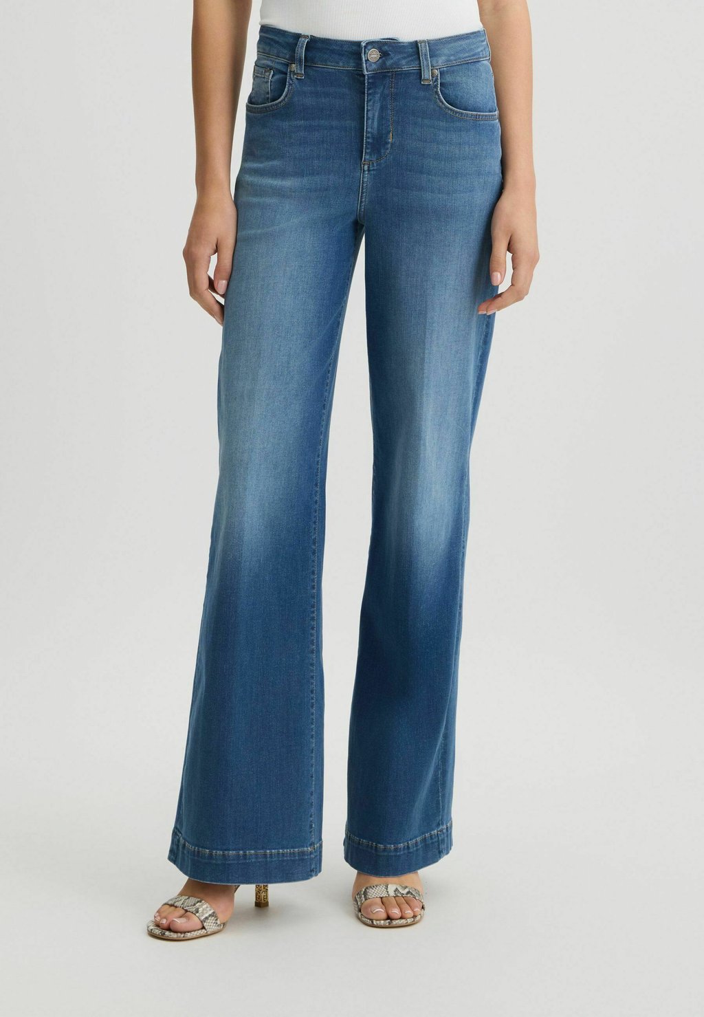 Расклешенные джинсы LIU JO, деним
Расклешенные джинсы LIU JO, деним