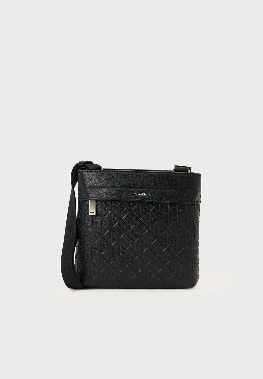 Сумка кросс-боди Calvin Klein EMBLEM EMBOSS FLATPACK, Black
Сумка кросс-боди Calvin Klein EMBLEM EMBOSS FLATPACK, Black