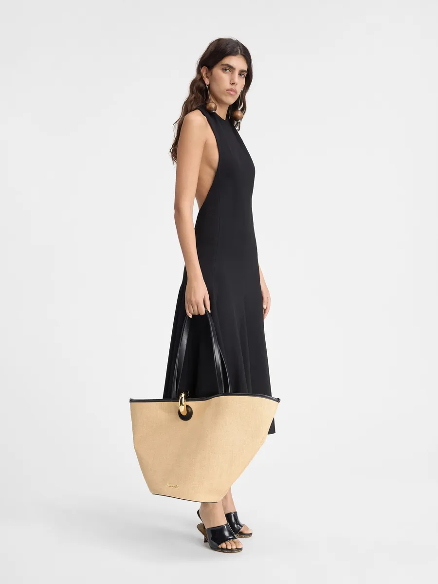 Расклешенное платье с бретельками Фавола Jacquemus, черный 
Расклешенное платье с бретельками Фавола Jacquemus, черный