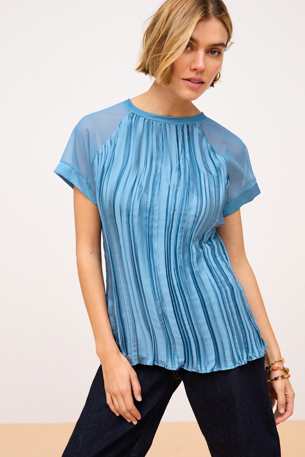 Плиссированный топ с короткими рукавами и смешанной отделкой Next, синий
Плиссированный топ с короткими рукавами и смешанной отделкой Next, синий