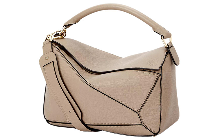 LOEWE Геометрическая сумка Пазл из мягкой зернистой телячьей кожи
LOEWE Геометрическая сумка Пазл из мягкой зернистой телячьей кожи