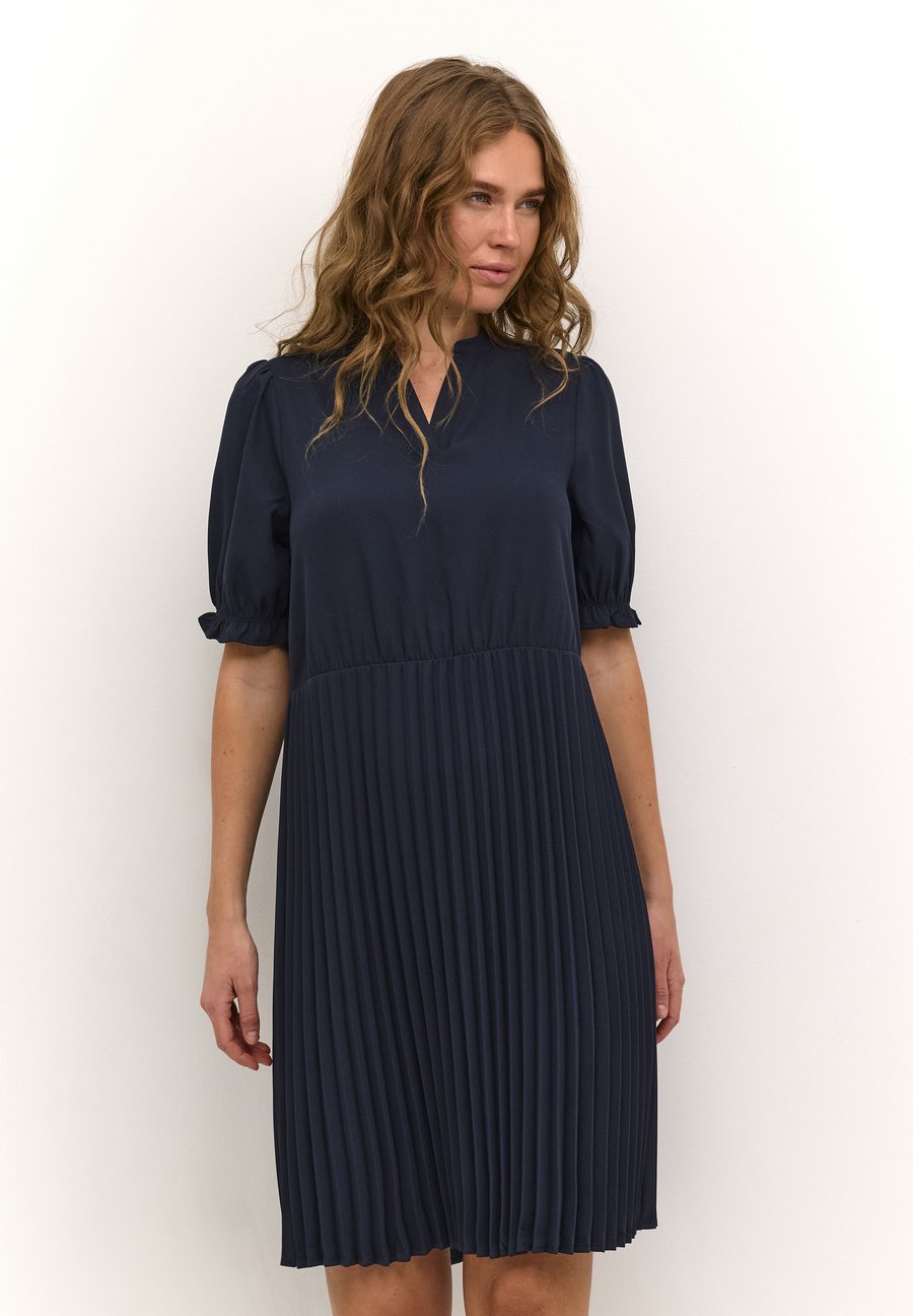 Платье Culture PADDY BETTY PLISSE, Salute/Dark Blue
Платье Culture PADDY BETTY PLISSE, Salute/Dark Blue