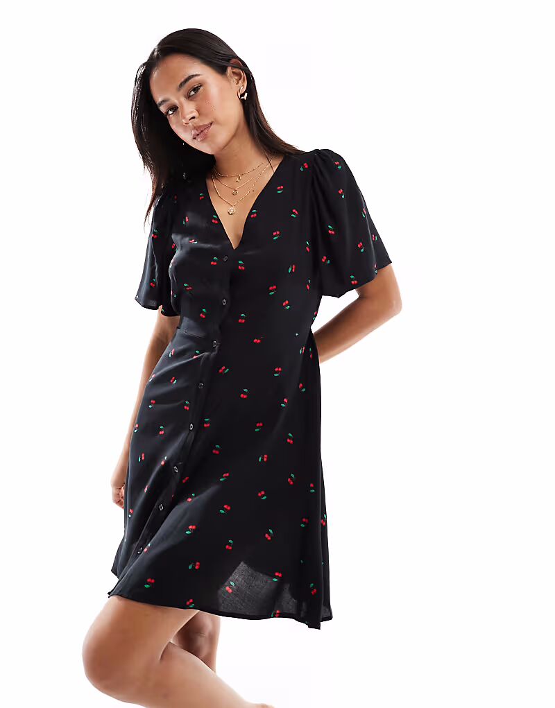 Платье-мини с застежкой на пуговицы Vero Moda с принтом вишни черного цвета
Платье-мини с застежкой на пуговицы Vero Moda с принтом вишни черного цвета
